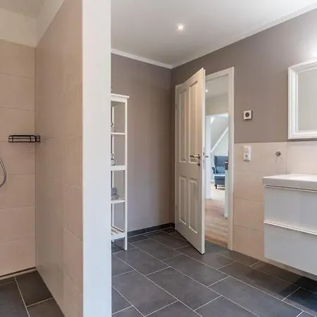 Semi-detached House In Ideal For Families Feriehus
